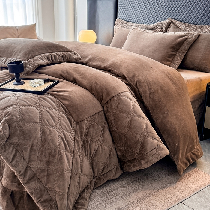 91家纺网 家纺一手货源 找家纺 保罗圣迪奥 2025新款250克全消光抗绣工艺四件套-沐凡系列二 深咖