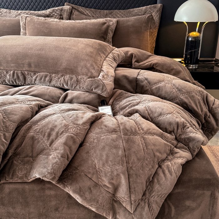 91家纺网 家纺一手货源 找家纺 保罗圣迪奥 2025新款250克全消光抗绣工艺四件套-沐凡系列二 深咖