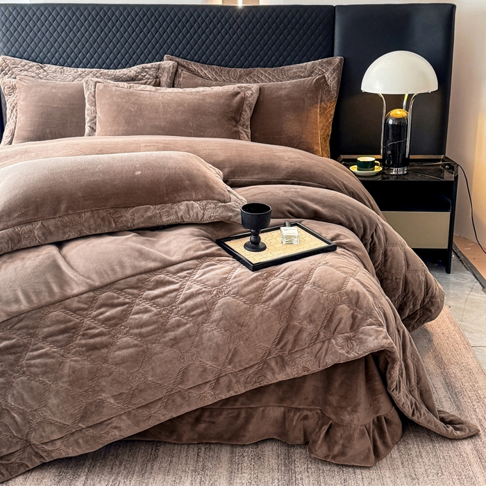 91家纺网 家纺一手货源 找家纺 保罗圣迪奥 2025新款250克全消光抗绣工艺四件套-沐凡系列二 深咖