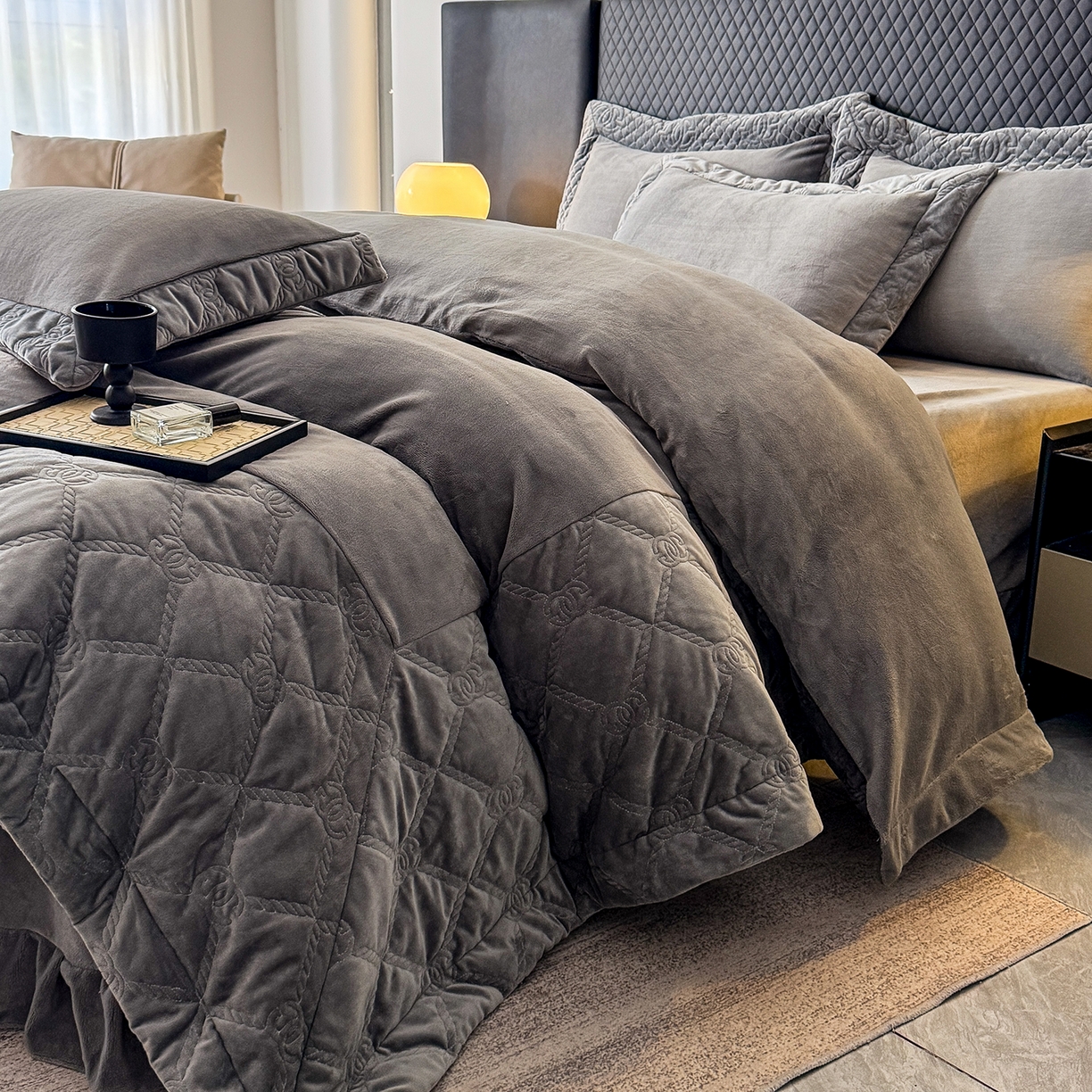 91家纺网 家纺一手货源 找家纺 保罗圣迪奥 2025新款250克全消光抗绣工艺四件套-沐凡系列二 深灰