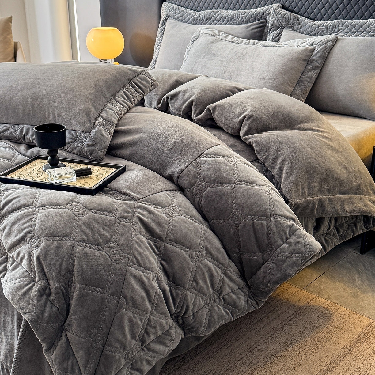 91家纺网 家纺一手货源 找家纺 保罗圣迪奥 2025新款250克全消光抗绣工艺四件套-沐凡系列二 深灰