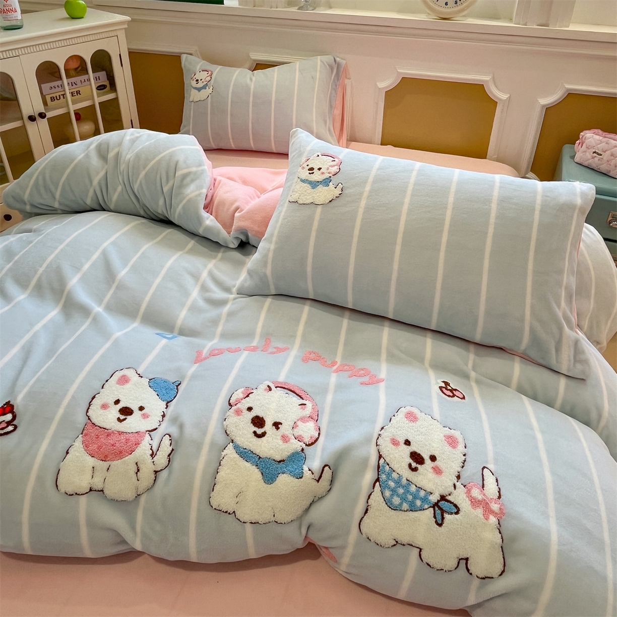 91家纺网 家纺一手货源 找家纺 星座家纺 2025新款A类卡通200g牛奶绒毛巾绣四件套 萌汪乐园