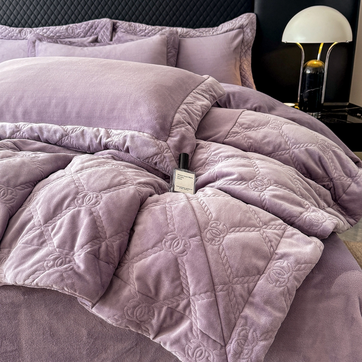 91家纺网 家纺一手货源 找家纺 保罗圣迪奥 2025新款250克全消光抗绣工艺四件套-沐凡系列二 紫色