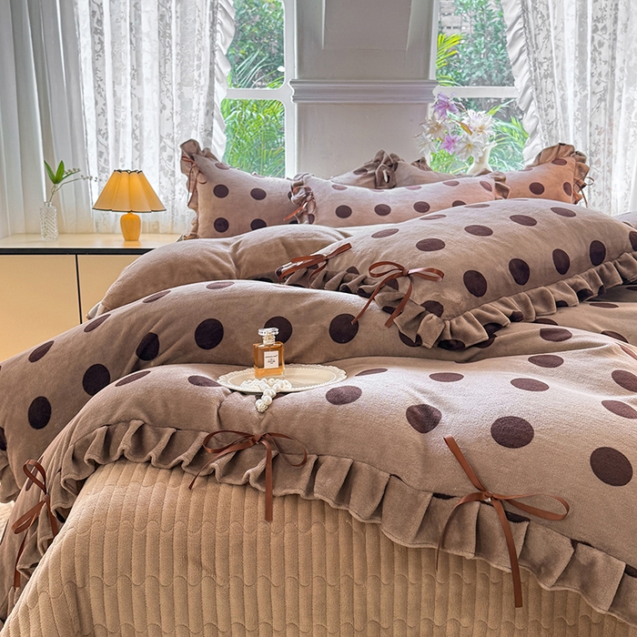 91家纺网 家纺一手货源 找家纺 韩约家纺 2025新款韩式蝴蝶结牛奶绒床盖款四件套 圆梦咖