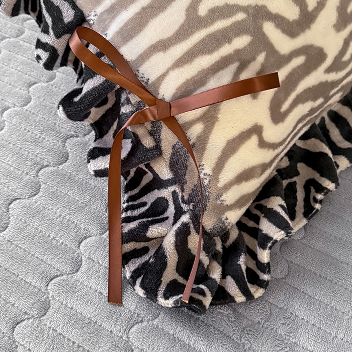 91家纺网 家纺一手货源 找家纺 韩约家纺 2025新款韩式蝴蝶结牛奶绒床盖款四件套 斑马纹