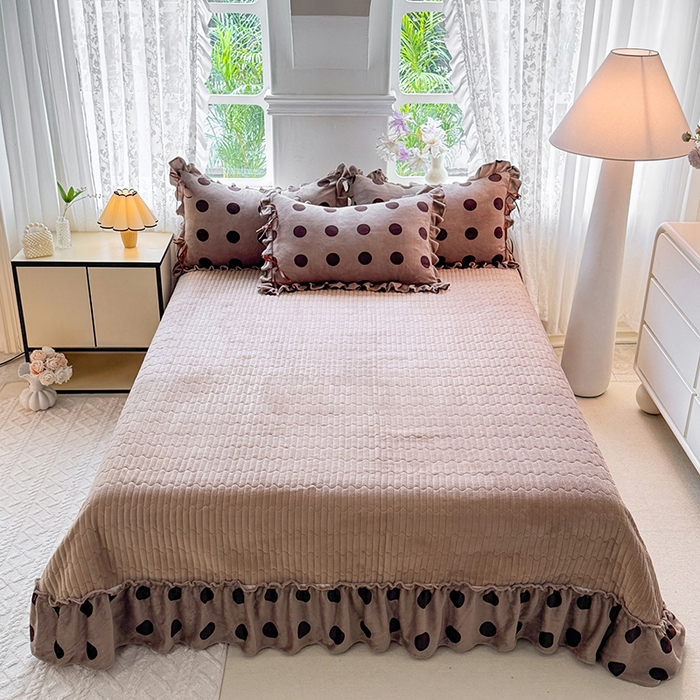 91家纺网 家纺一手货源 找家纺 韩约家纺 2025新款韩式蝴蝶结牛奶绒床盖款四件套 圆梦咖