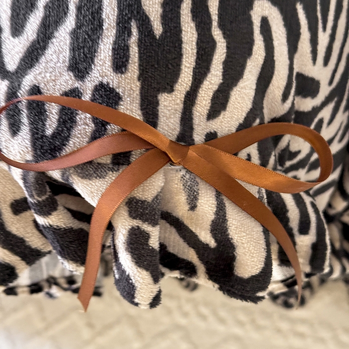 91家纺网 家纺一手货源 找家纺 韩约家纺 2025新款韩式蝴蝶结牛奶绒床盖款四件套 斑马纹