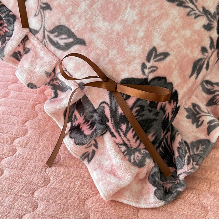 91家纺网 家纺一手货源 找家纺 韩约家纺 2025新款韩式蝴蝶结牛奶绒床盖款四件套 花枝韵