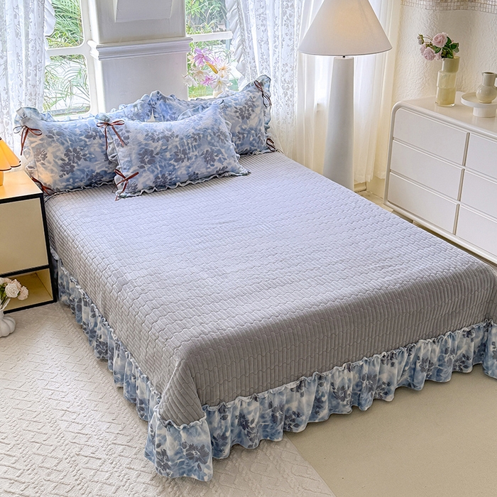 91家纺网 家纺一手货源 找家纺 韩约家纺 2025新款韩式蝴蝶结牛奶绒床盖款四件套 浪漫花海