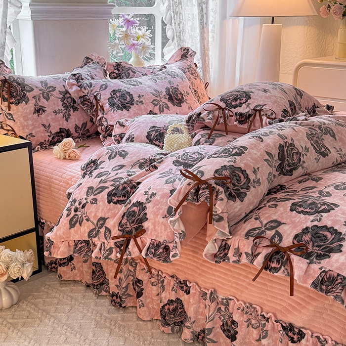 91家纺网 家纺一手货源 找家纺 韩约家纺 2025新款韩式蝴蝶结牛奶绒床盖款四件套 花枝韵