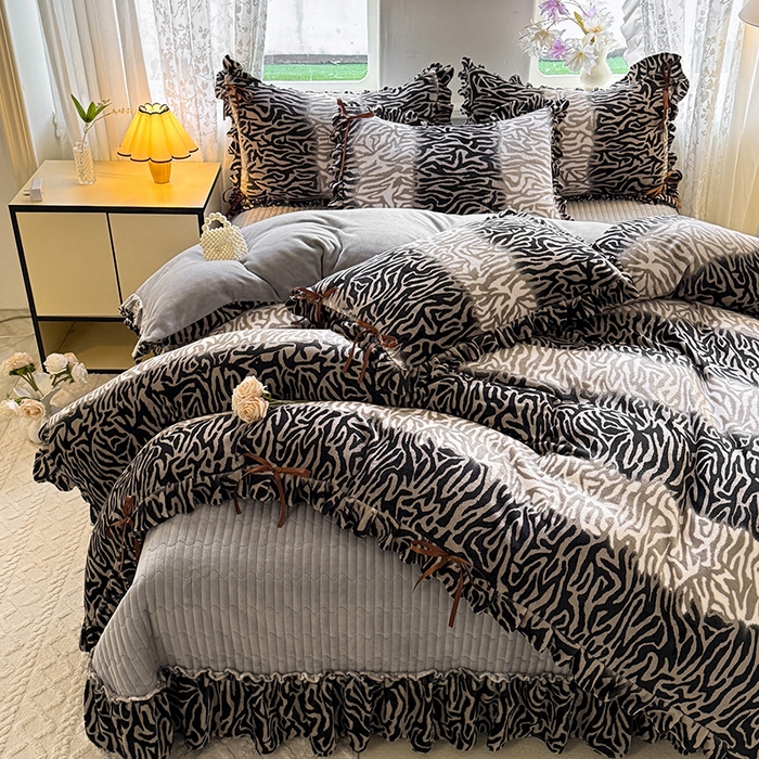 91家纺网 家纺一手货源 找家纺 韩约家纺 2025新款韩式蝴蝶结牛奶绒床盖款四件套 斑马纹