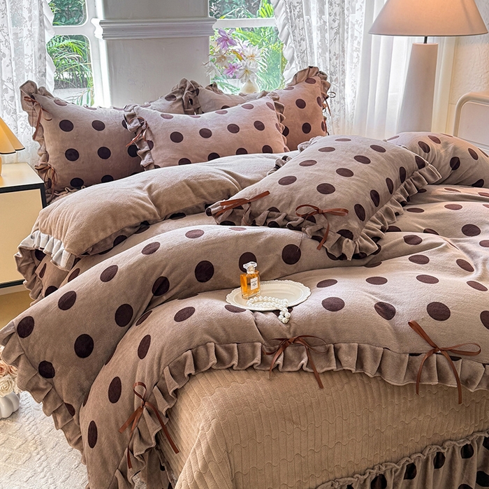 91家纺网 家纺一手货源 找家纺 韩约家纺 2025新款韩式蝴蝶结牛奶绒床盖款四件套 圆梦咖