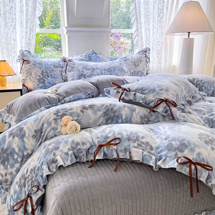 91家纺网 家纺一手货源 找家纺 韩约家纺 2025新款韩式蝴蝶结牛奶绒床盖款四件套 浪漫花海