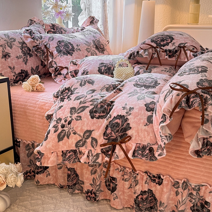91家纺网 家纺一手货源 找家纺 韩约家纺 2025新款韩式蝴蝶结牛奶绒床盖款四件套 花枝韵