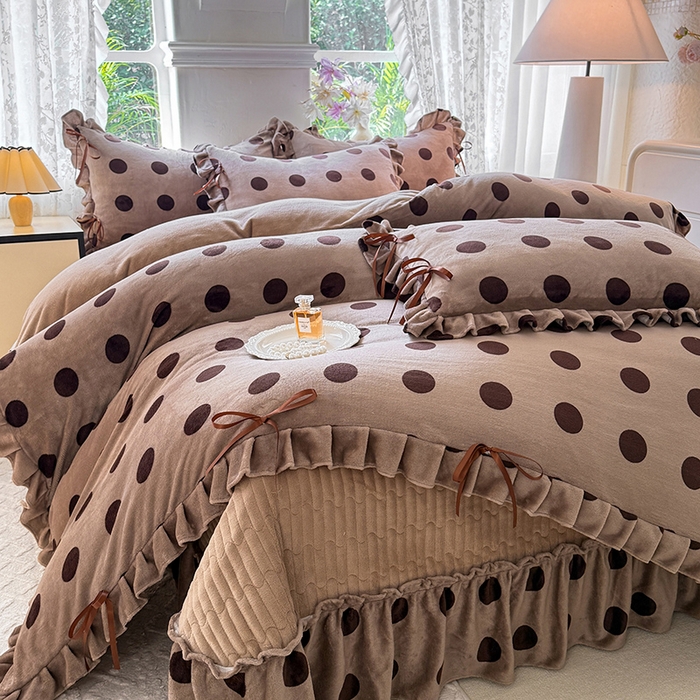 91家纺网 家纺一手货源 找家纺 韩约家纺 2025新款韩式蝴蝶结牛奶绒床盖款四件套 圆梦咖