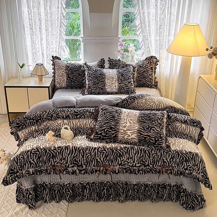 91家纺网 家纺一手货源 找家纺 韩约家纺 2025新款韩式蝴蝶结牛奶绒床盖款四件套 斑马纹