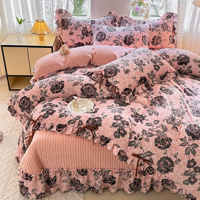 91家纺网 家纺一手货源 找家纺 韩约家纺 2025新款韩式蝴蝶结牛奶绒床盖款四件套 花枝韵