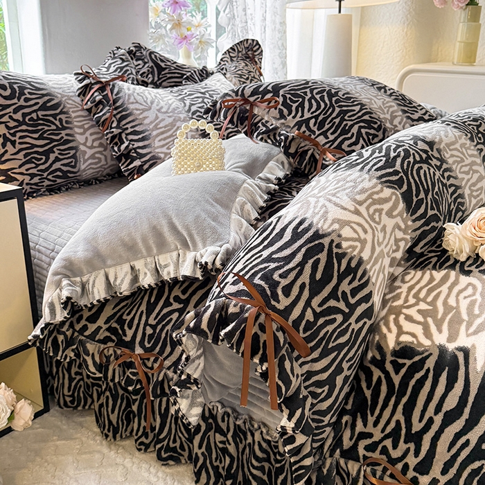 91家纺网 家纺一手货源 找家纺 韩约家纺 2025新款韩式蝴蝶结牛奶绒床盖款四件套 斑马纹