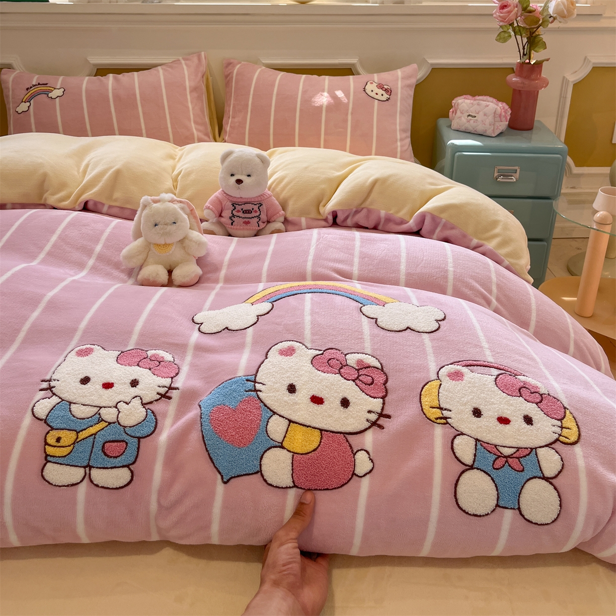 91家纺网 家纺一手货源 找家纺 星座家纺 2025新款A类卡通200g牛奶绒毛巾绣四件套 彩虹梦乡