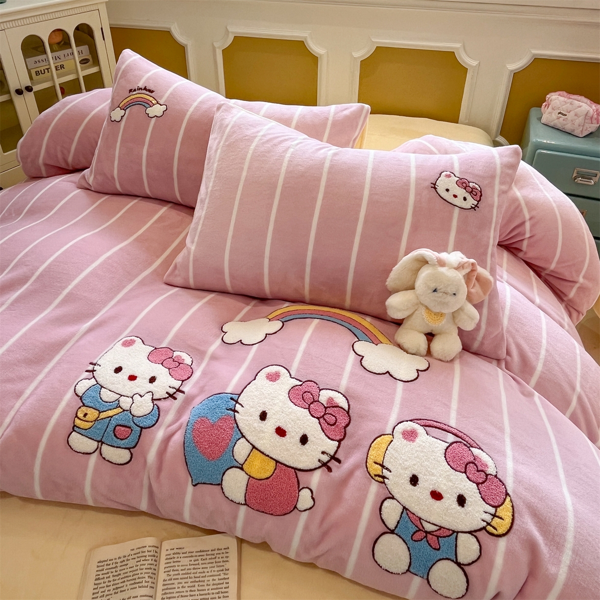 91家纺网 家纺一手货源 找家纺 星座家纺 2025新款A类卡通200g牛奶绒毛巾绣四件套 彩虹梦乡