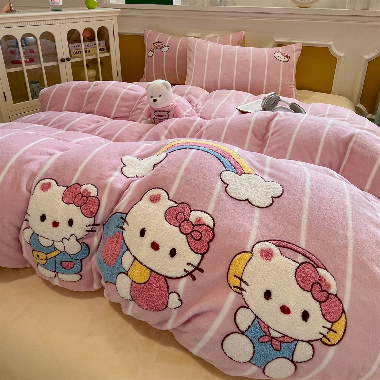 91家纺网 家纺一手货源 找家纺 星座家纺 2025新款A类卡通200g牛奶绒毛巾绣四件套 彩虹梦乡