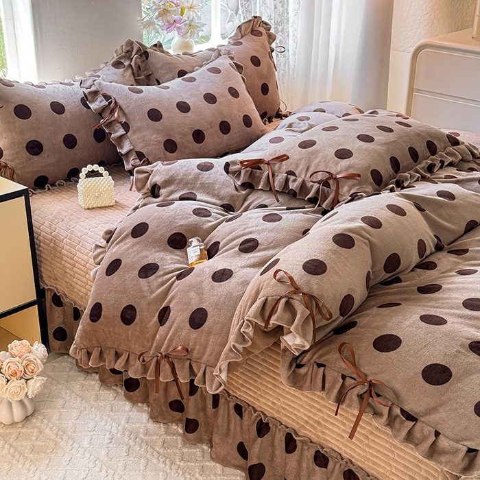 91家纺网 家纺一手货源 找家纺 韩约家纺 2025新款韩式蝴蝶结牛奶绒床盖款四件套 圆梦咖