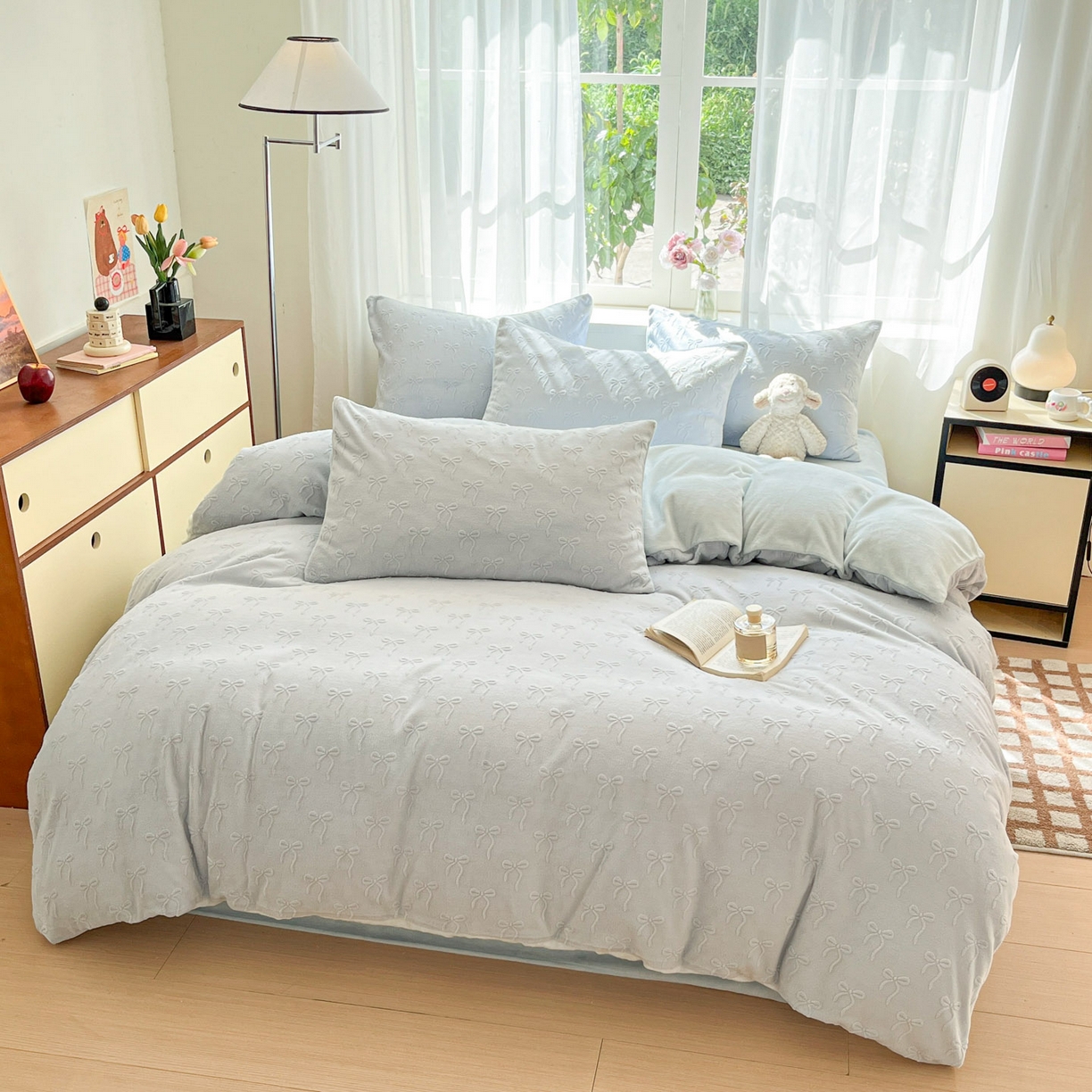 91家纺网 家纺一手货源 找家纺 绘萱家居 2025新款高克重雕花雕印纯色牛奶绒四件套双拼法莱绒珊瑚绒 甜蜜结-蓝