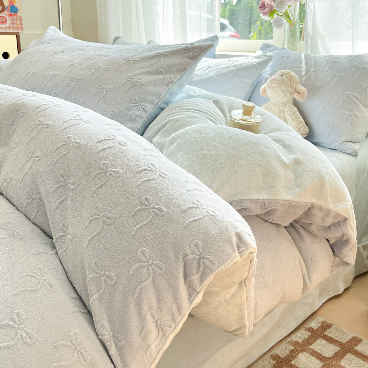 绘萱家居 2025新款高克重雕花雕印纯色牛奶绒四件套双拼法莱绒珊瑚绒 甜蜜结-蓝