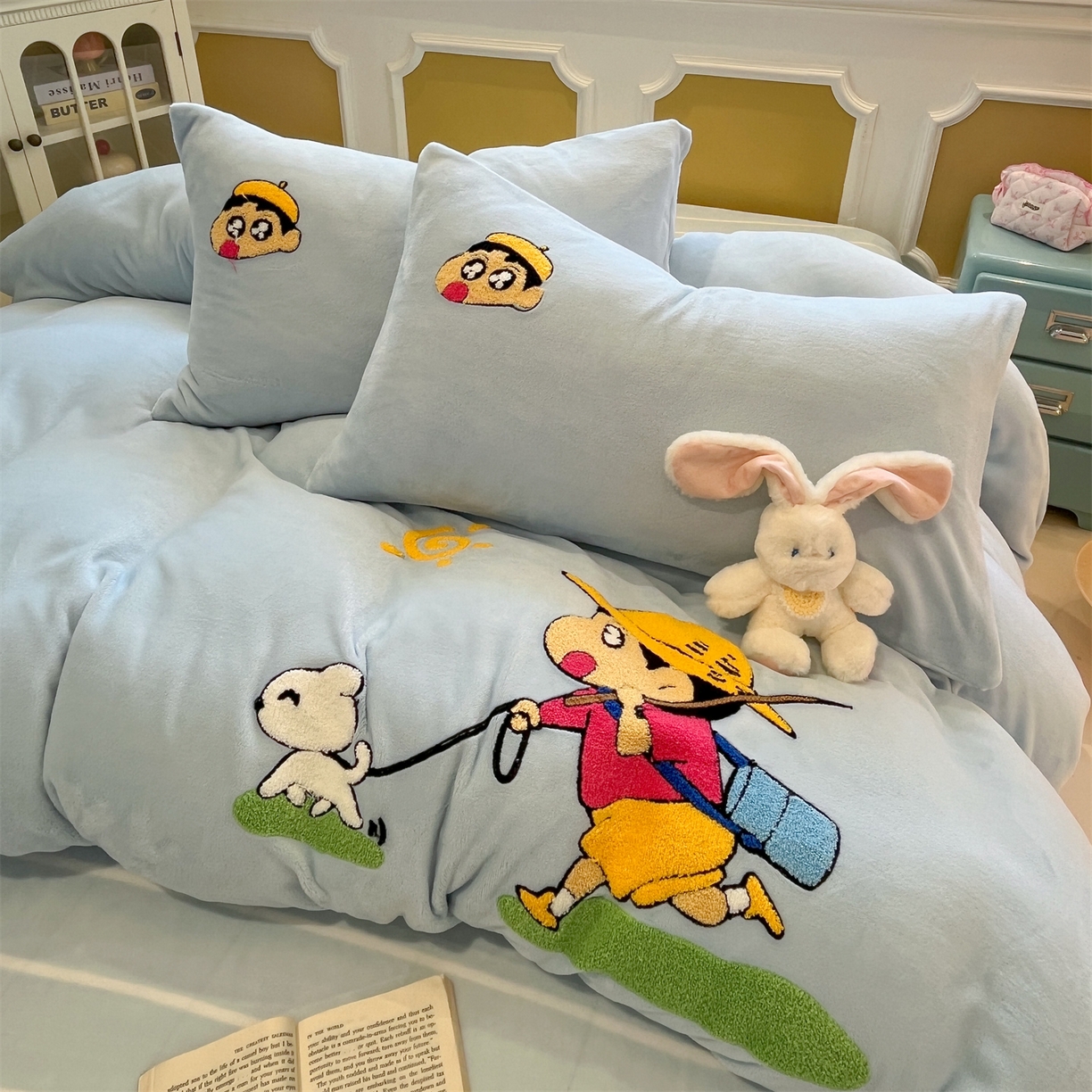 91家纺网 家纺一手货源 找家纺 星座家纺 2025新款A类卡通200g牛奶绒毛巾绣四件套 春日漫游