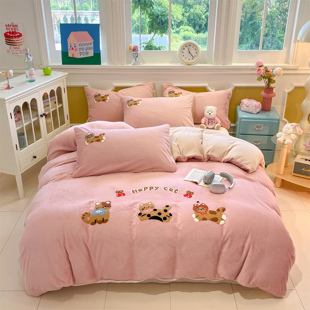 91家纺网 家纺一手货源 找家纺 星座家纺 2025新款A类卡通200g牛奶绒毛巾绣四件套 粉糯猫咪