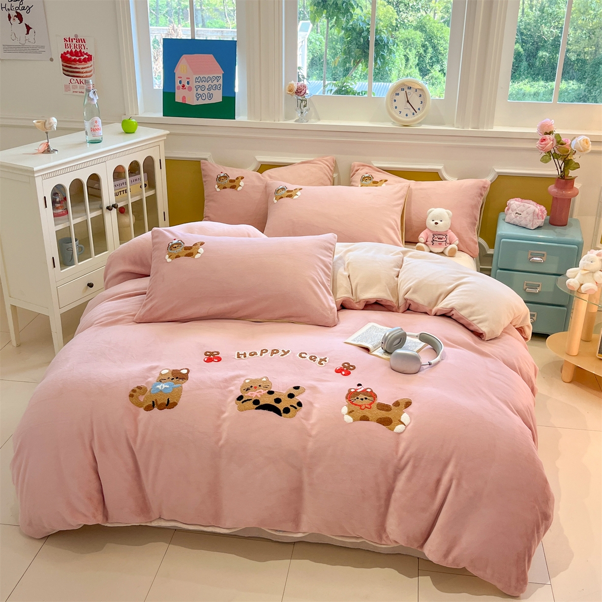 91家纺网 家纺一手货源 找家纺 星座家纺 2025新款A类卡通200g牛奶绒毛巾绣四件套 粉糯猫咪