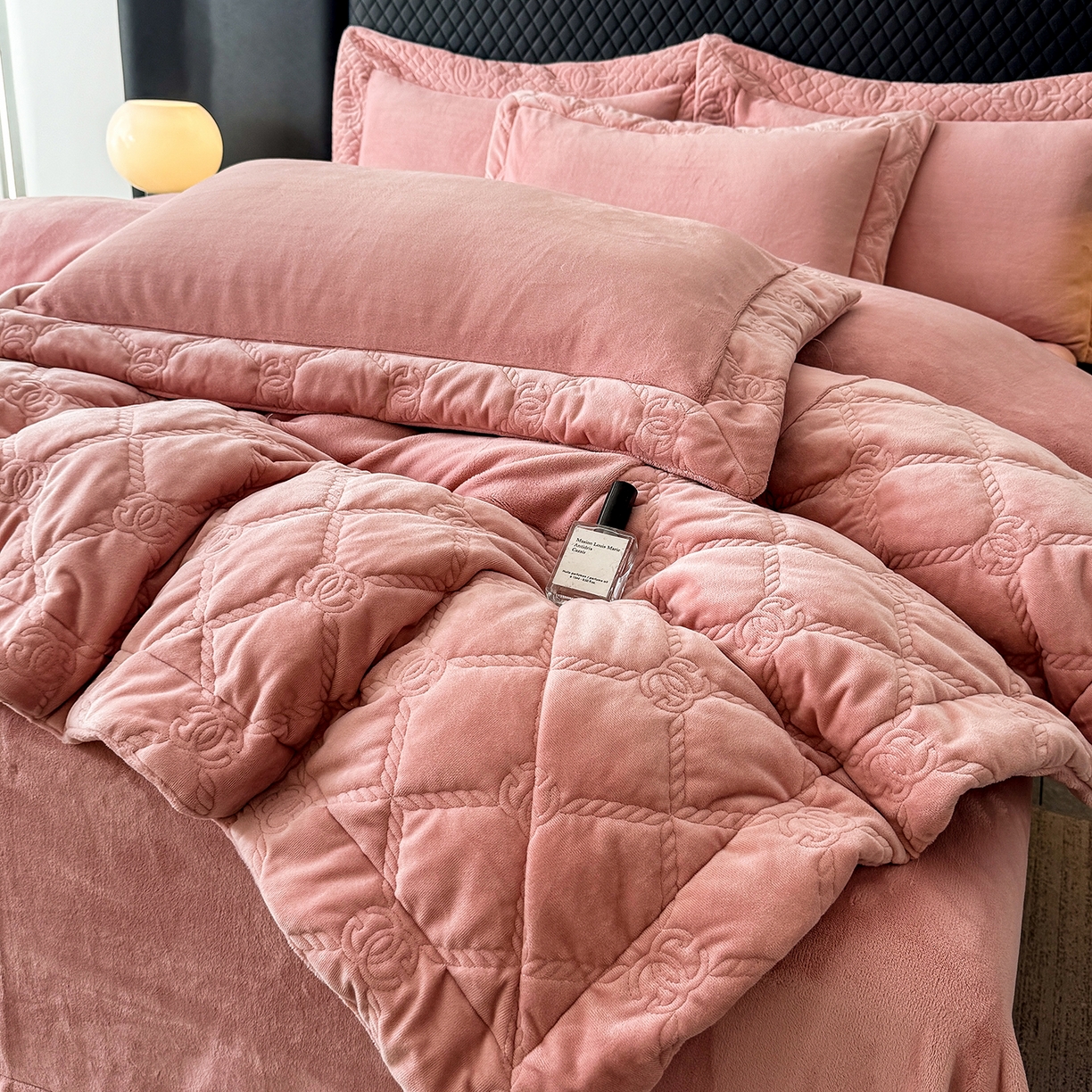 91家纺网 家纺一手货源 找家纺 保罗圣迪奥 2025新款250克全消光抗绣工艺四件套-沐凡系列二 豆沙