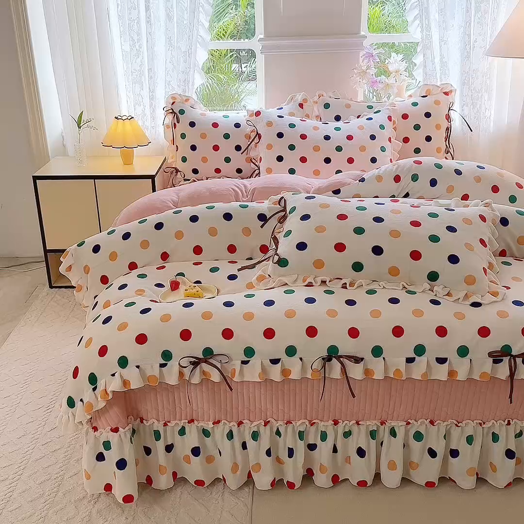 91家纺网 家纺一手货源 找家纺 韩约家纺 2025新款韩式蝴蝶结牛奶绒床盖款四件套 彩色波点