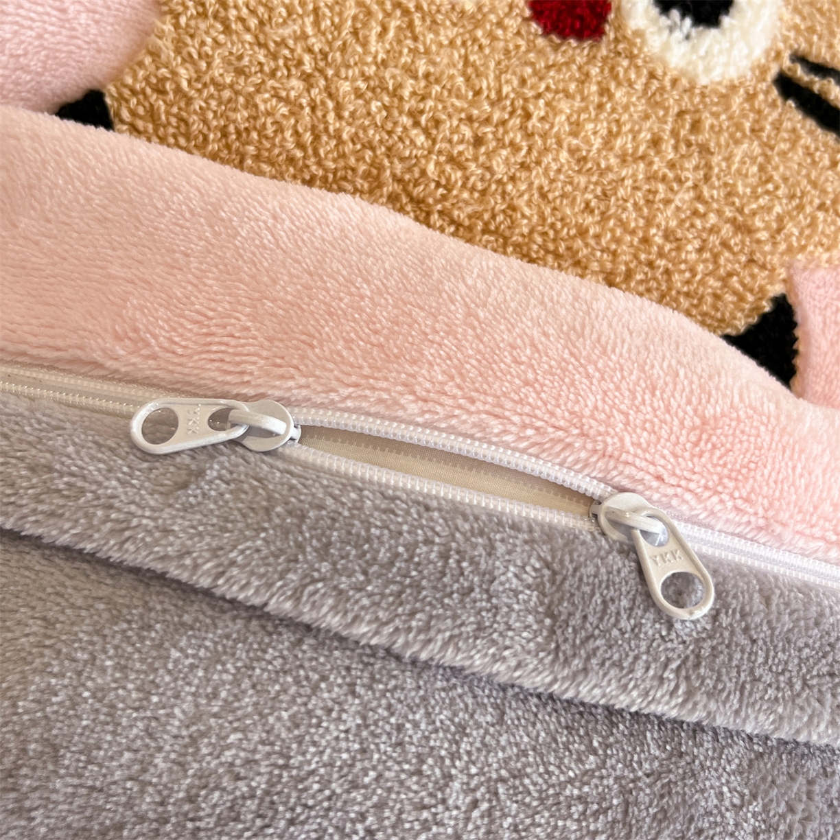 91家纺网 家纺一手货源 找家纺 星座家纺 2025新款A类卡通200g牛奶绒毛巾绣四件套 粉甜喵语