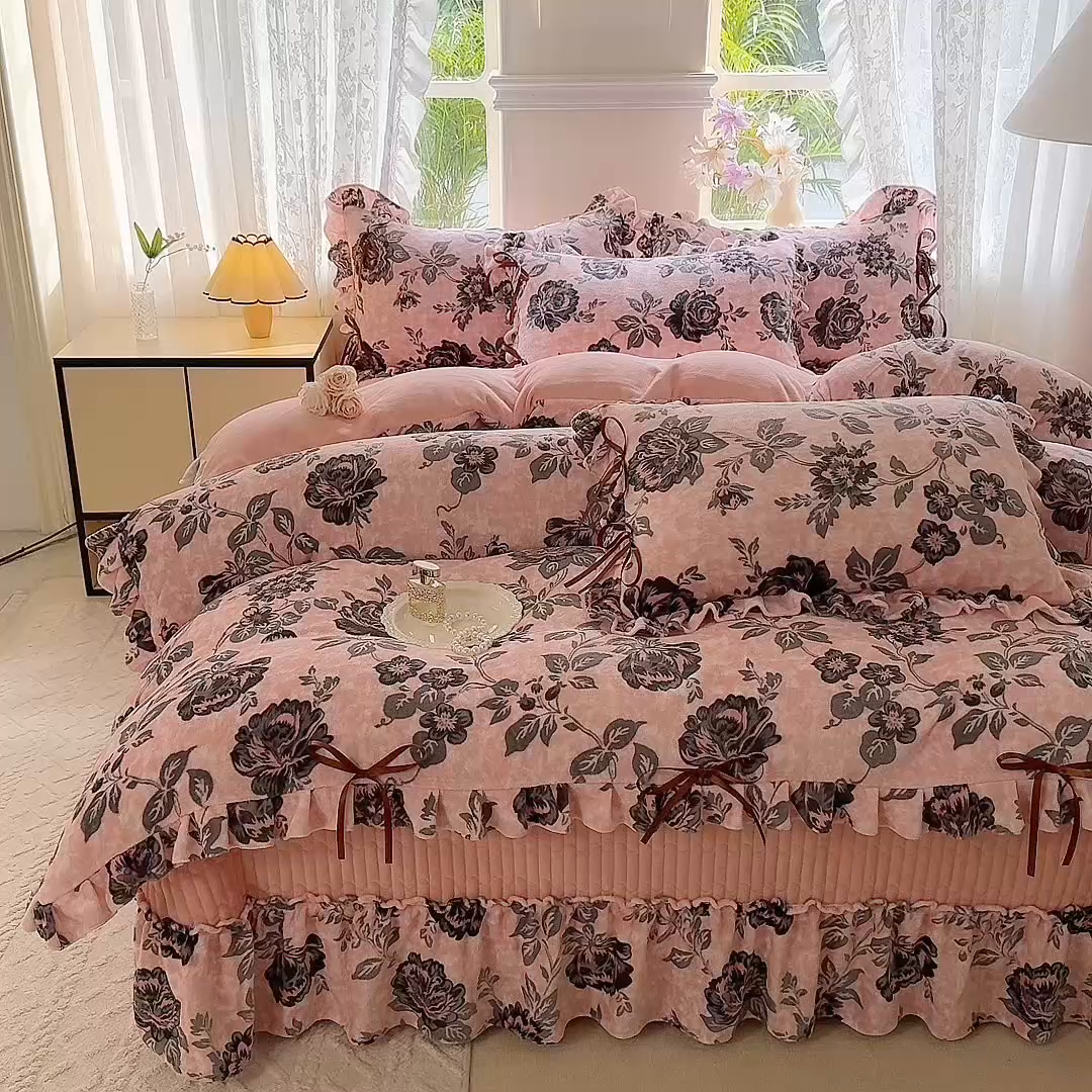 91家纺网 家纺一手货源 找家纺 韩约家纺 2025新款韩式蝴蝶结牛奶绒床盖款四件套 花枝韵