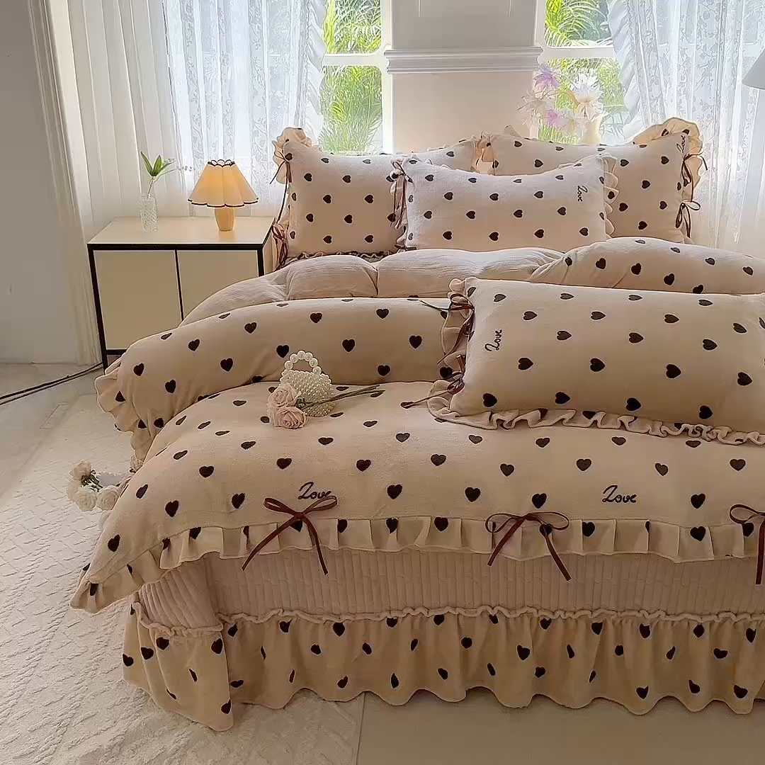 91家纺网 家纺一手货源 找家纺 韩约家纺 2025新款韩式蝴蝶结牛奶绒床盖款四件套 可心