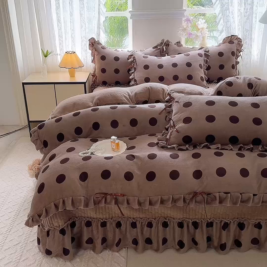 91家纺网 家纺一手货源 找家纺 韩约家纺 2025新款韩式蝴蝶结牛奶绒床盖款四件套 圆梦咖