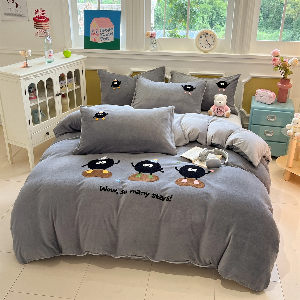 91家纺网 家纺一手货源 找家纺 星座家纺 2025新款A类卡通200g牛奶绒毛巾绣四件套 煤球精灵