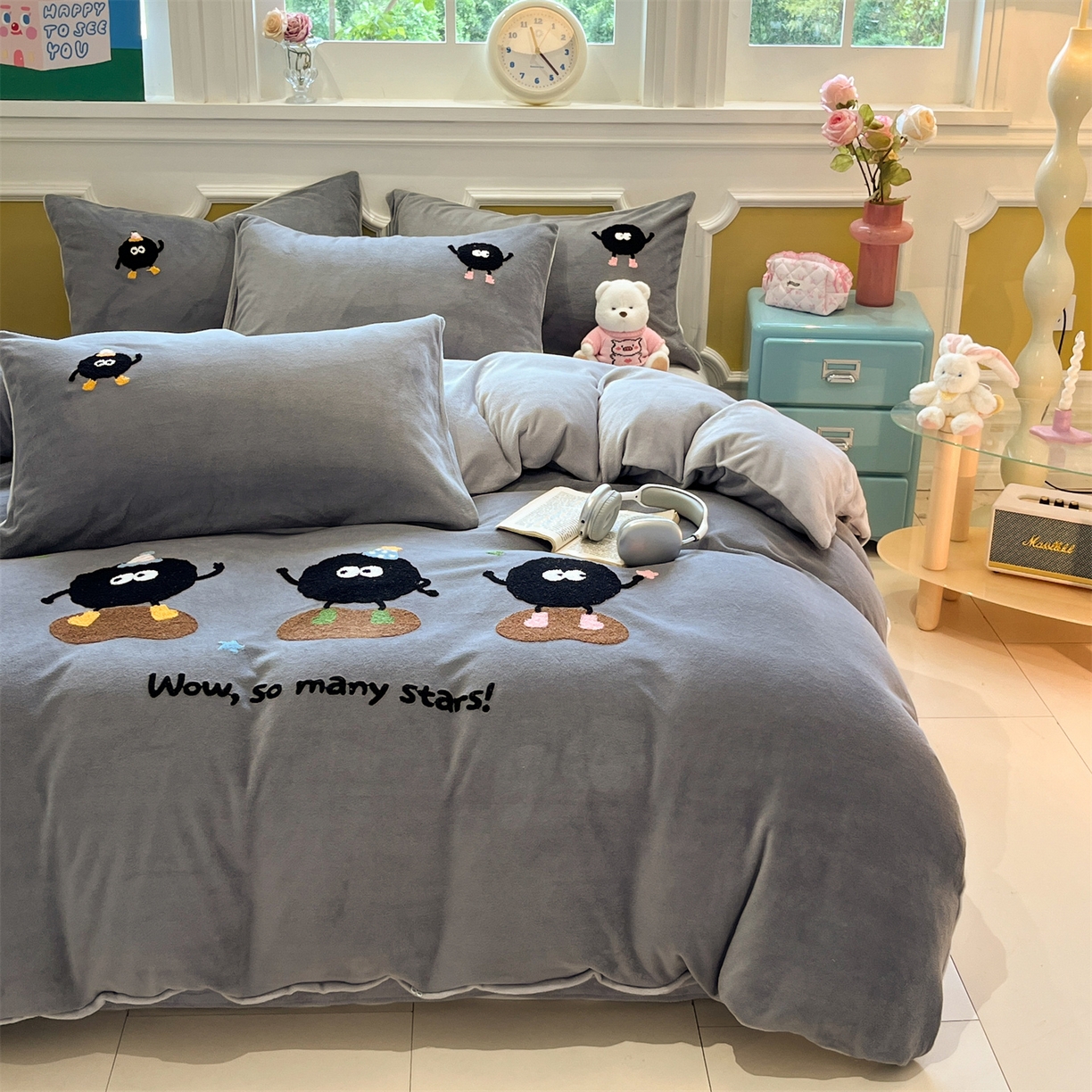 91家纺网 家纺一手货源 找家纺 星座家纺 2025新款A类卡通200g牛奶绒毛巾绣四件套 煤球精灵