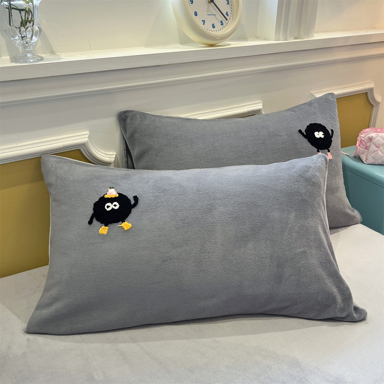 91家纺网 家纺一手货源 找家纺 星座家纺 2025新款A类卡通200g牛奶绒毛巾绣四件套 煤球精灵