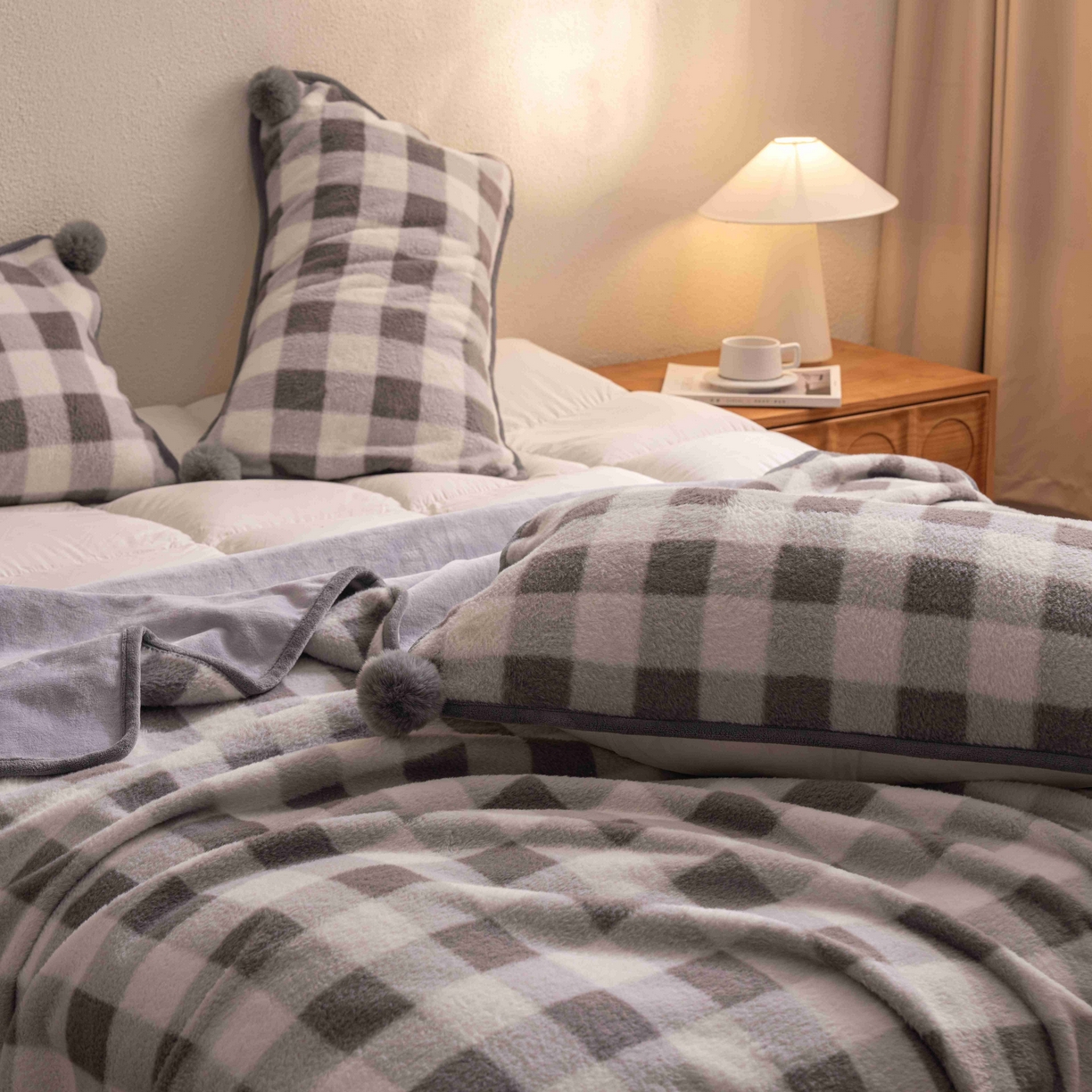 91家纺网 家纺一手货源 找家纺 寐居家纺 2025新款羊圈绒双层复合毛毯毯子 方格-灰