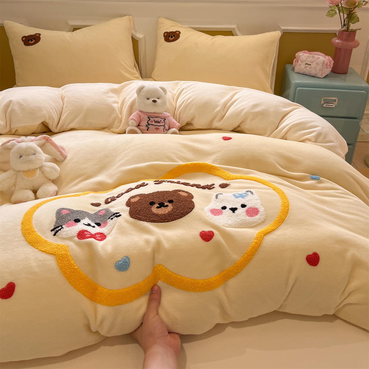 91家纺网 家纺一手货源 找家纺 星座家纺 2025新款A类卡通200g牛奶绒毛巾绣四件套 萌宠奶油