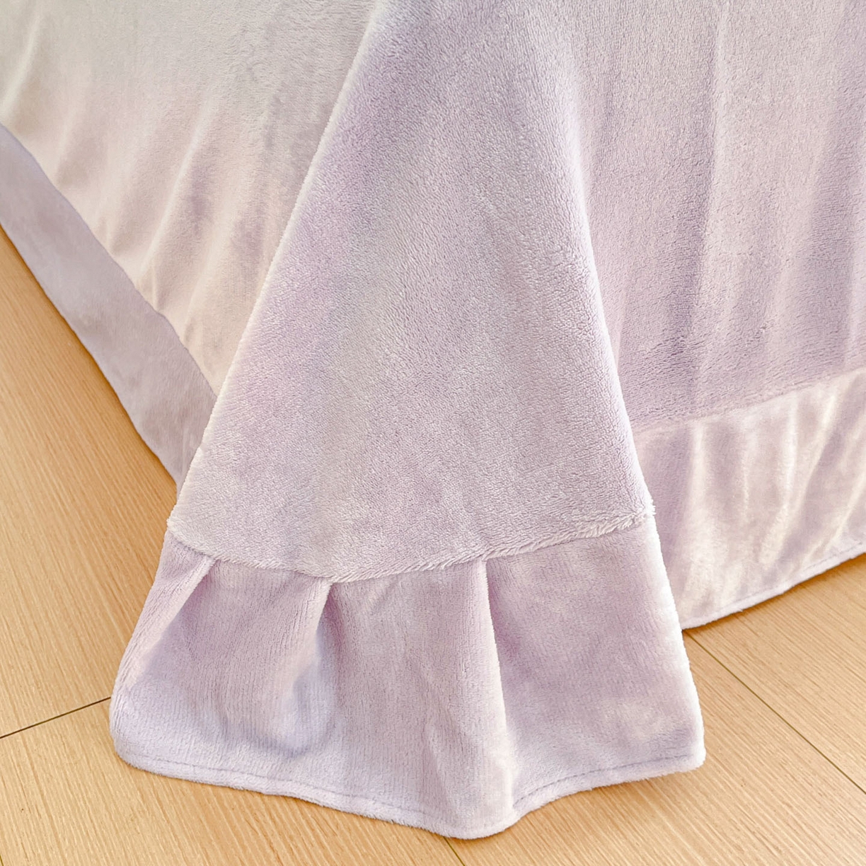 91家纺网 家纺一手货源 找家纺 绘萱家居 2025新款高克重雕花雕印纯色牛奶绒四件套双拼法莱绒珊瑚绒 甜蜜结-紫