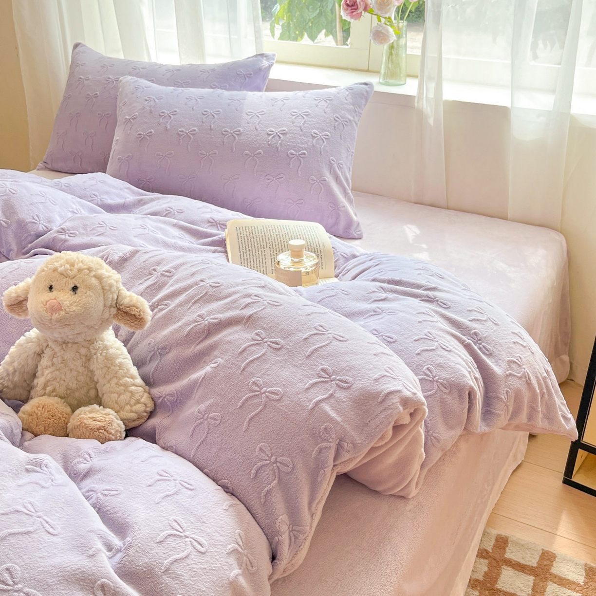 91家纺网 家纺一手货源 找家纺 绘萱家居 2025新款高克重雕花雕印纯色牛奶绒四件套双拼法莱绒珊瑚绒 甜蜜结-紫