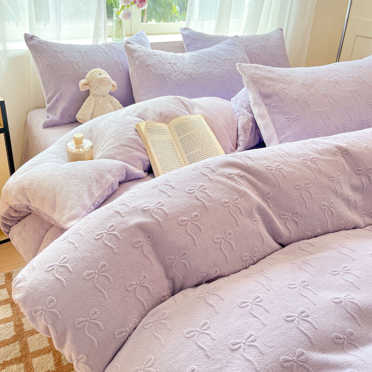 91家纺网 家纺一手货源 找家纺 绘萱家居 2025新款高克重雕花雕印纯色牛奶绒四件套双拼法莱绒珊瑚绒 甜蜜结-紫