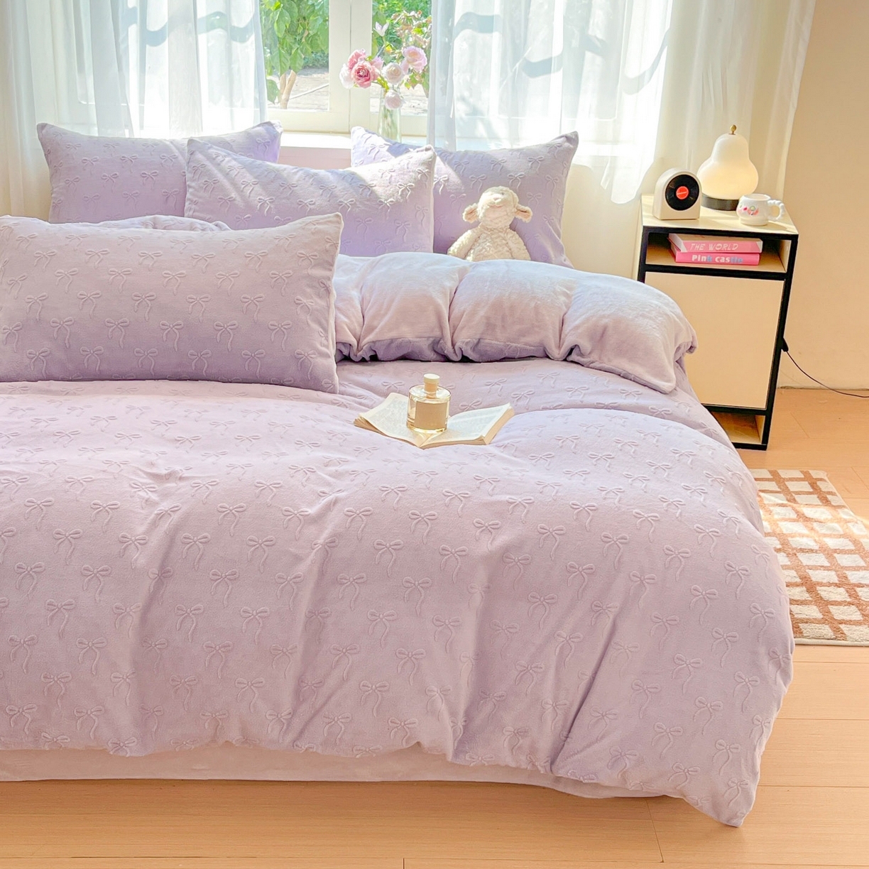 91家纺网 家纺一手货源 找家纺 绘萱家居 2025新款高克重雕花雕印纯色牛奶绒四件套双拼法莱绒珊瑚绒 甜蜜结-紫