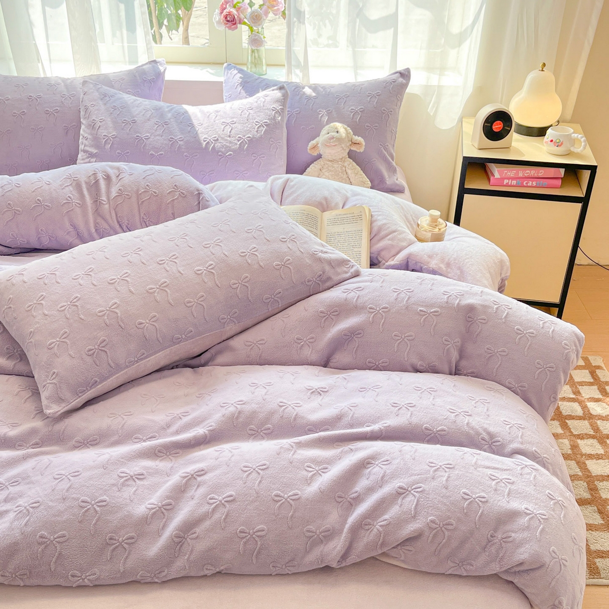 91家纺网 家纺一手货源 找家纺 绘萱家居 2025新款高克重雕花雕印纯色牛奶绒四件套双拼法莱绒珊瑚绒 甜蜜结-紫