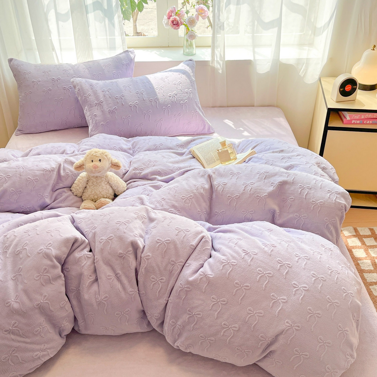 91家纺网 家纺一手货源 找家纺 绘萱家居 2025新款高克重雕花雕印纯色牛奶绒四件套双拼法莱绒珊瑚绒 甜蜜结-紫