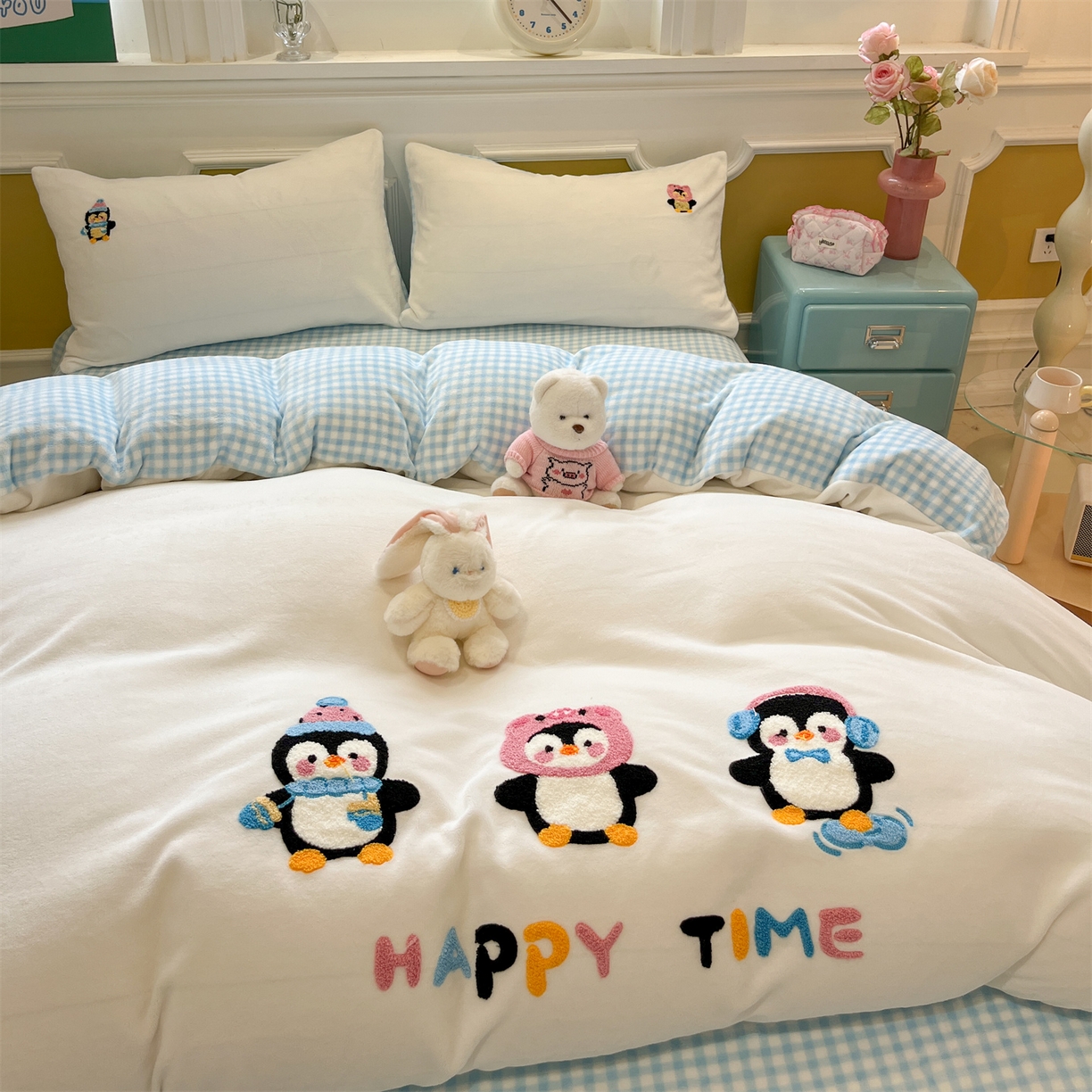 91家纺网 家纺一手货源 找家纺 星座家纺 2025新款A类卡通200g牛奶绒毛巾绣四件套 企鹅伙伴