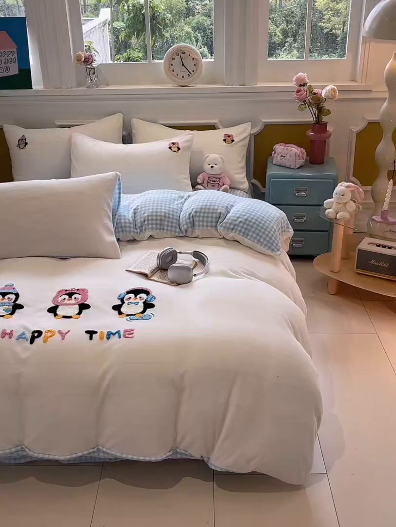 91家纺网 家纺一手货源 找家纺 星座家纺 2025新款A类卡通200g牛奶绒毛巾绣四件套 企鹅伙伴